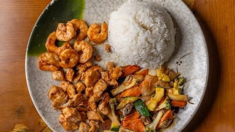 Chicken (5 Oz.) & Shrimp (5 Pieces)