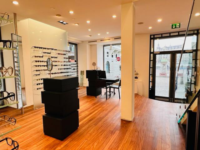 Burri Optik und Kontaktlinsen beim Bellevue in Zürich