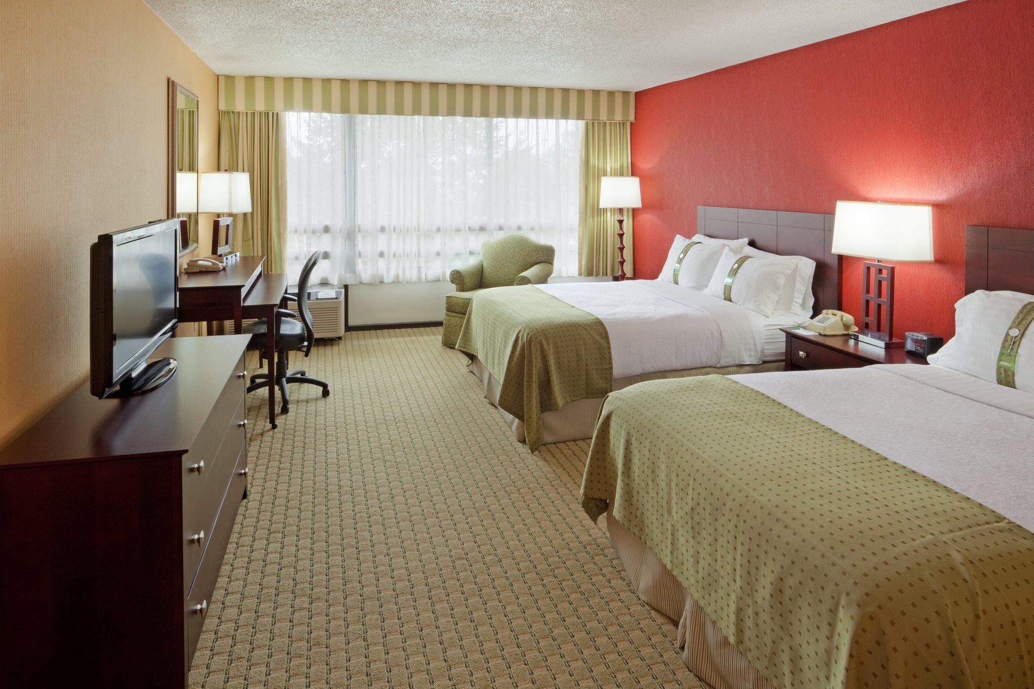 Holiday Inn & Suites Nashua Photo