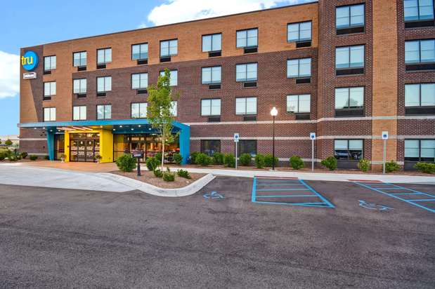 Images Tru by Hilton Sterling Heights Detroit