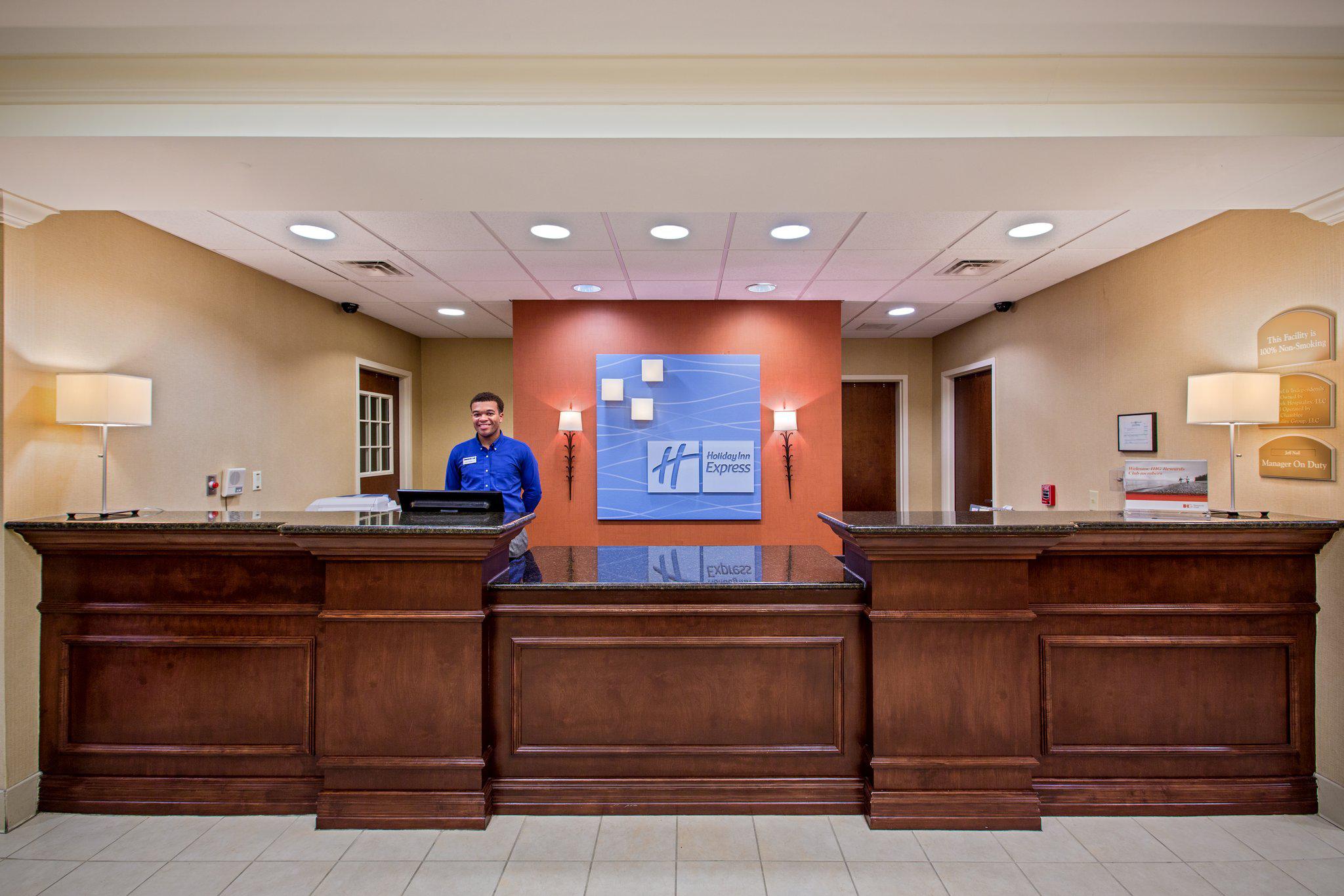 Holiday Inn Express & Suites Jackson - Flowood Photo