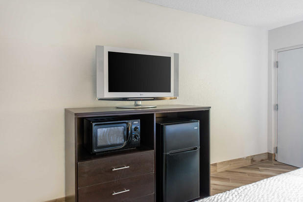 Images Clarion Inn & Suites