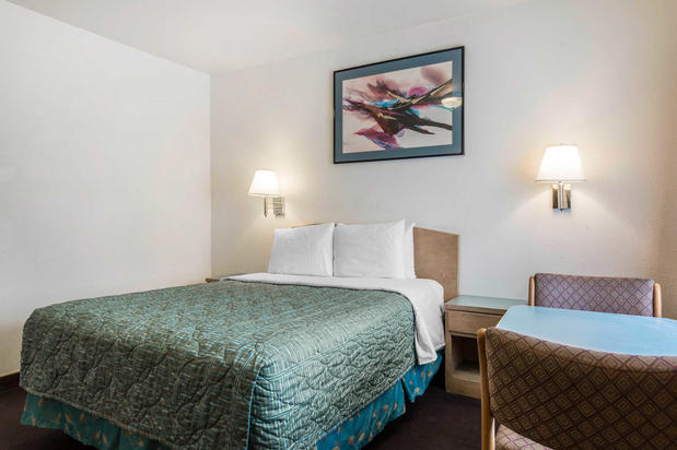 Images Rodeway Inn Beaumont I-10