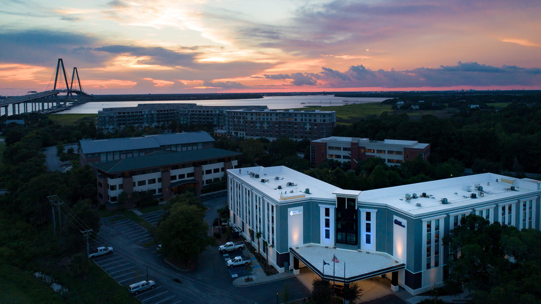 Hotel Indigo Mount Pleasant Photo