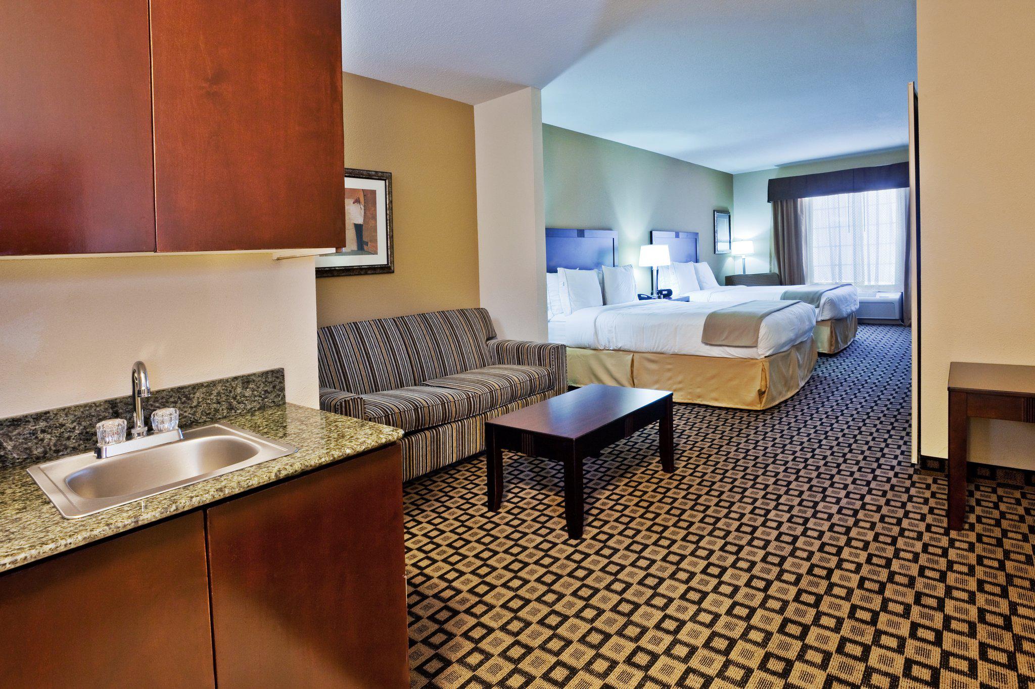 Holiday Inn Express & Suites Clovis Photo