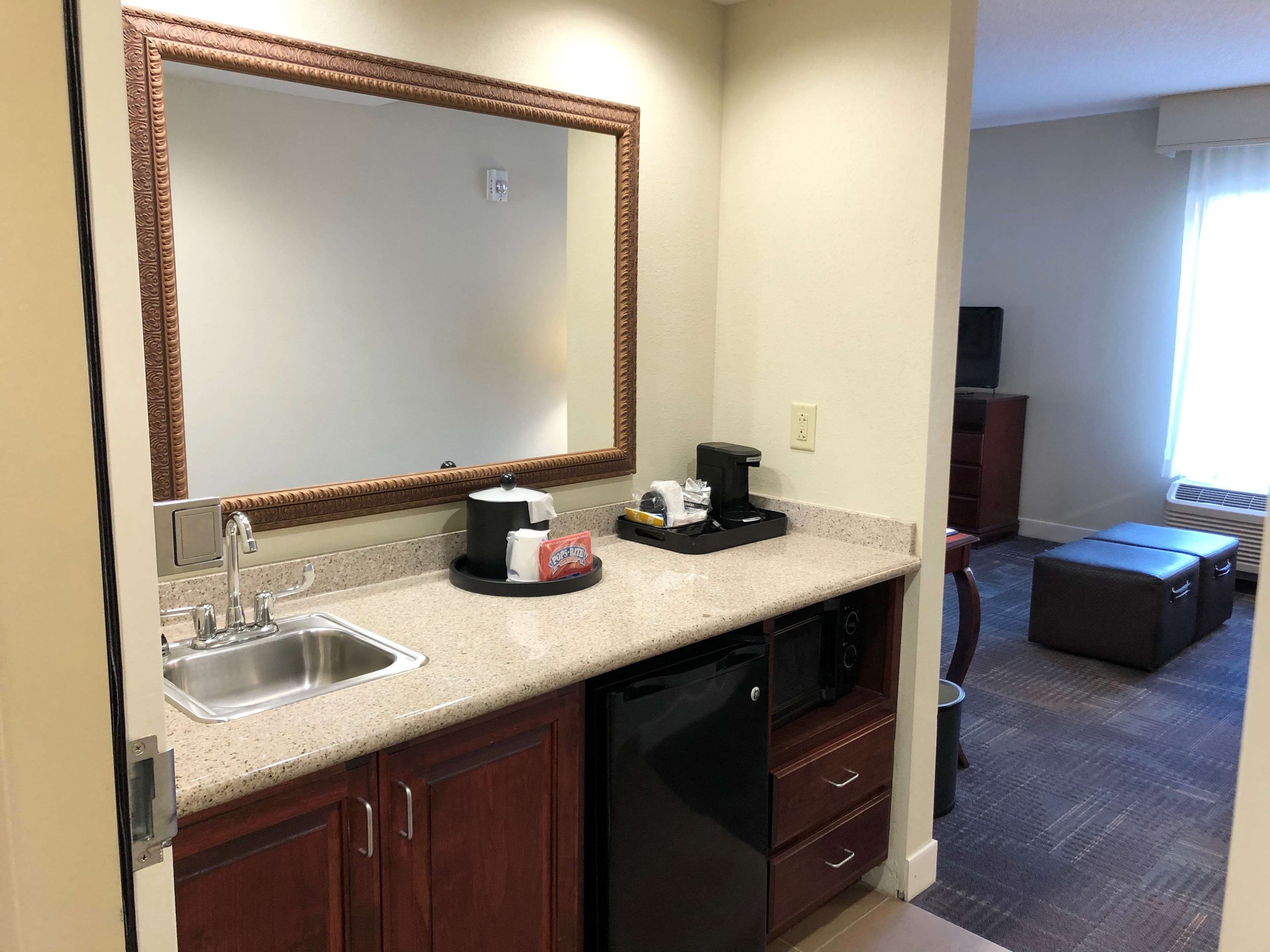 Hampton Inn & Suites Norfolk-Airport Photo