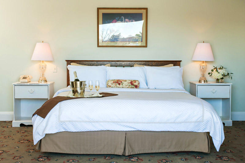 The Oaks Waterfront Inn & Events Photo