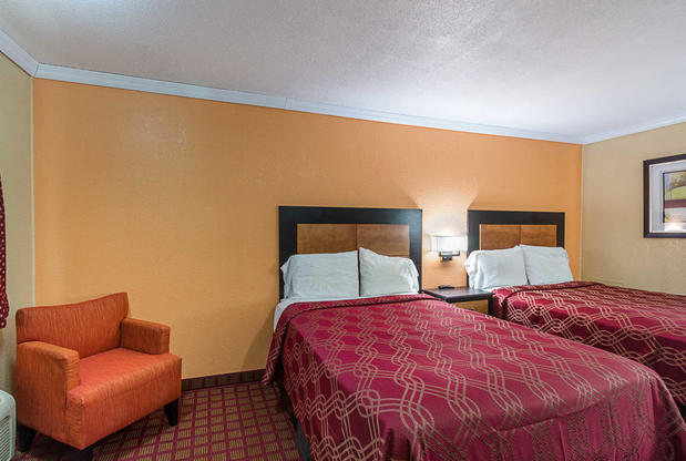 Images Rodeway Inn West Dodge