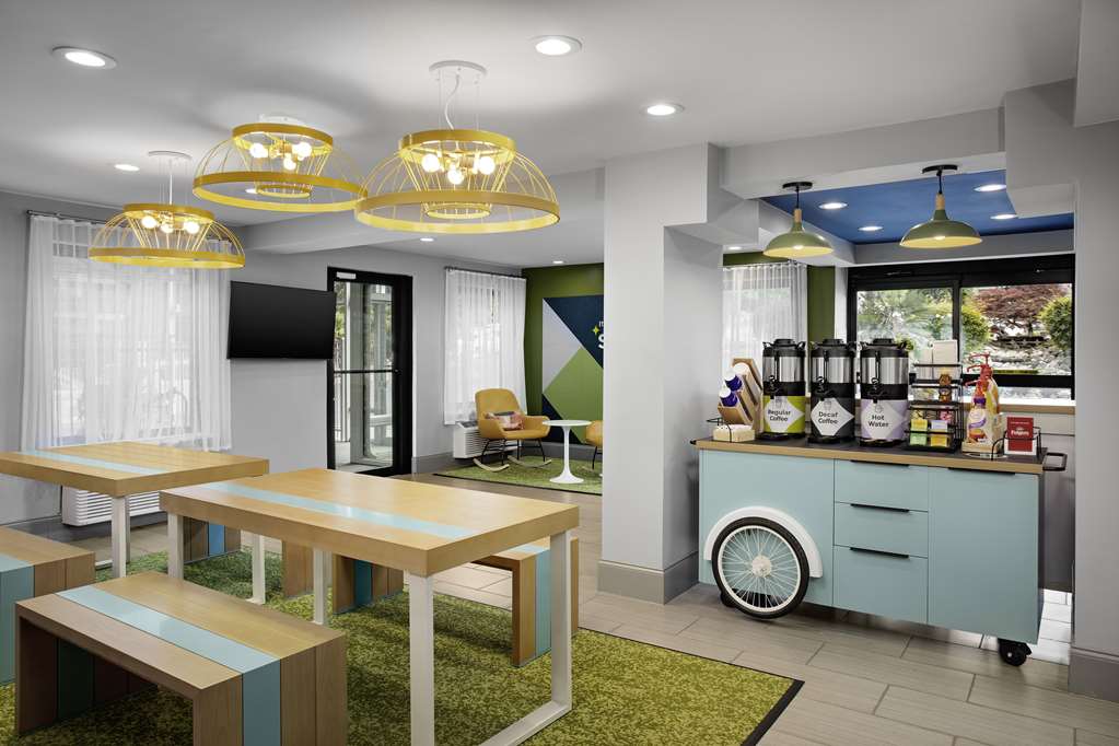 Spark by Hilton Atlanta Cumberland Ballpark Image