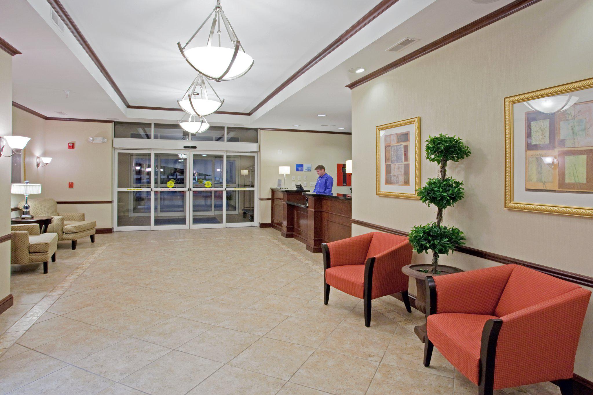 Holiday Inn Express & Suites Buffalo Photo