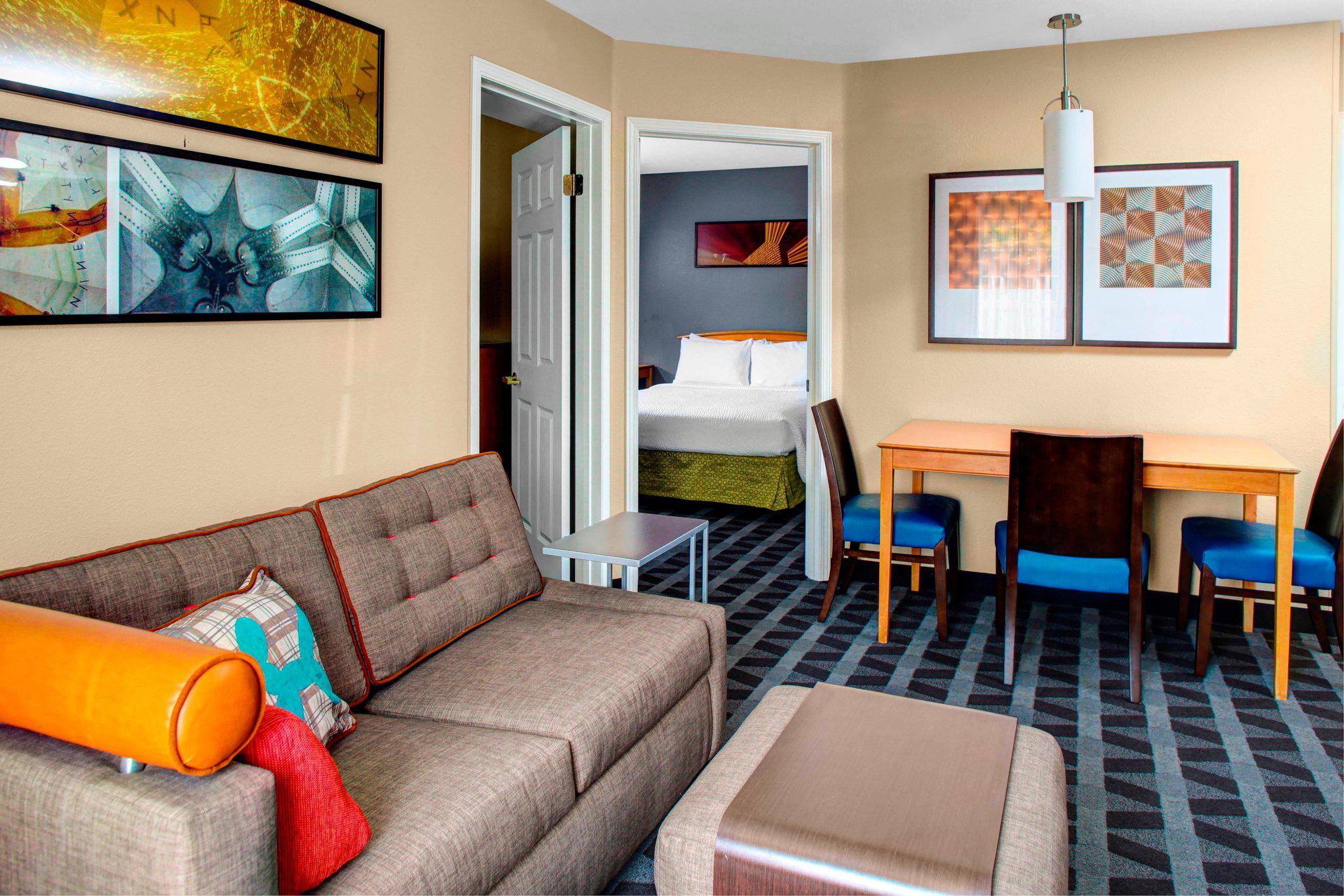 TownePlace Suites by Marriott Fresno Photo