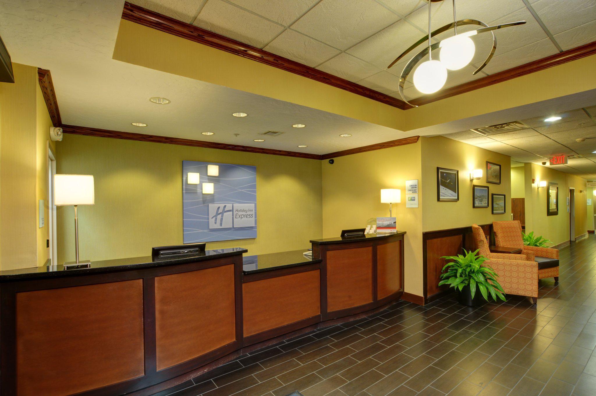 Holiday Inn Express & Suites Midwest City Photo