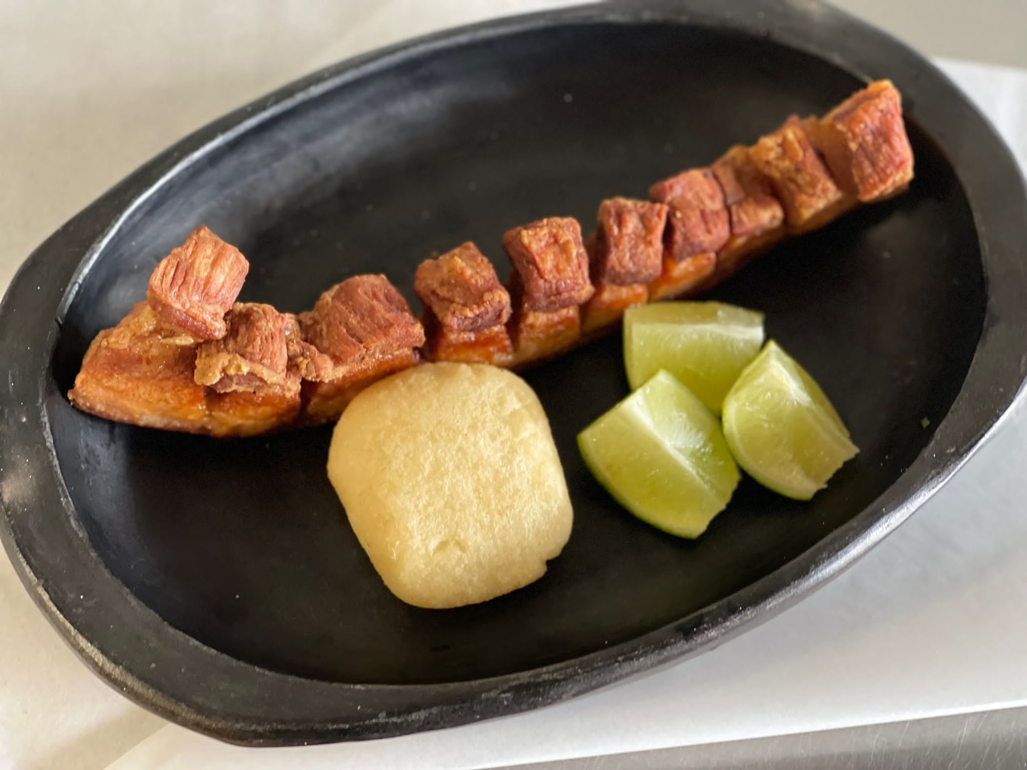 Chicharron con arepa