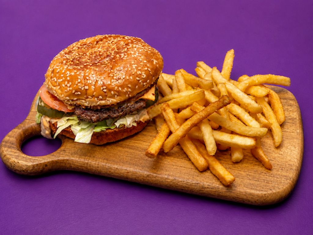 Deluxe Cheeseburger Meal