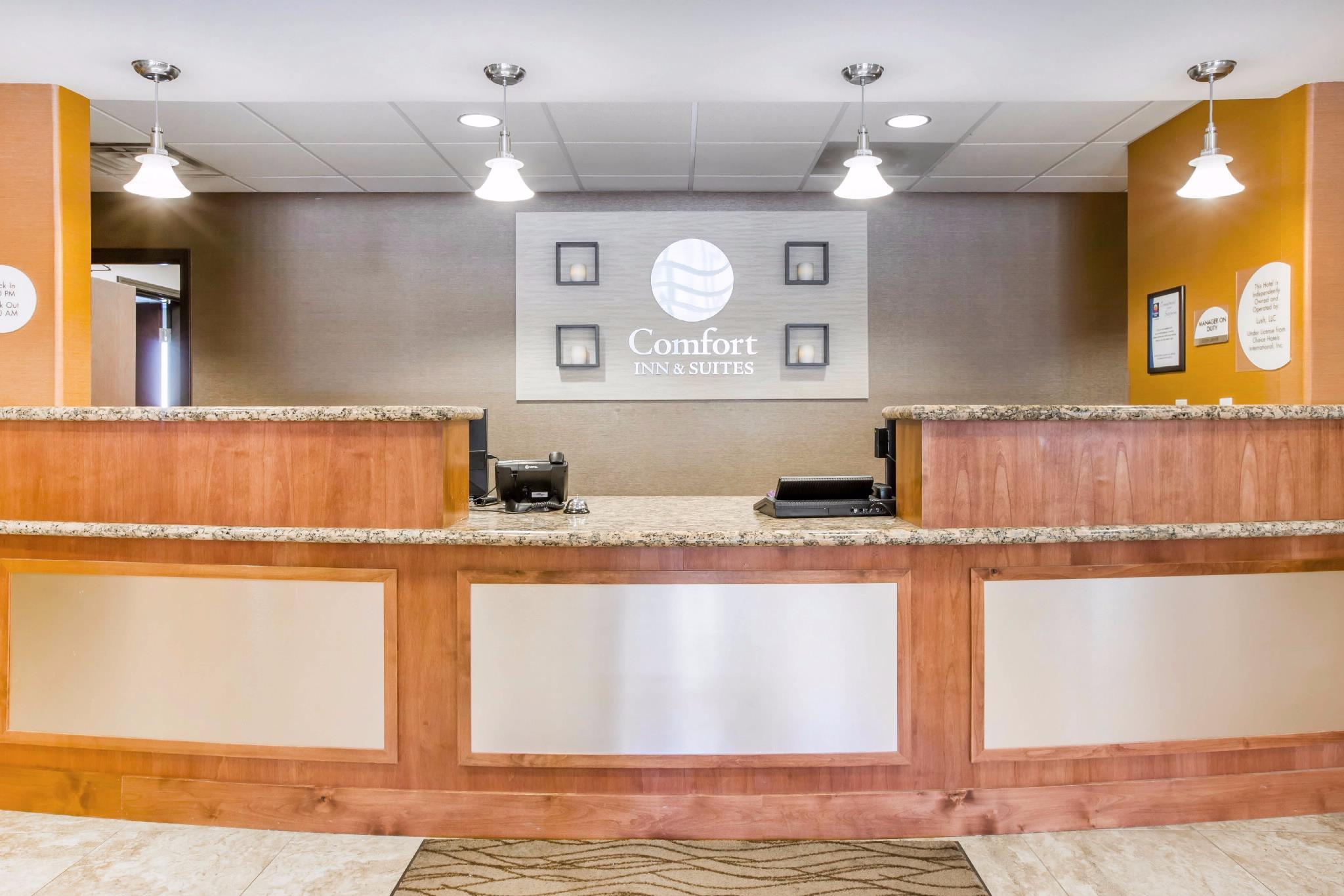 Comfort Inn & Suites Image