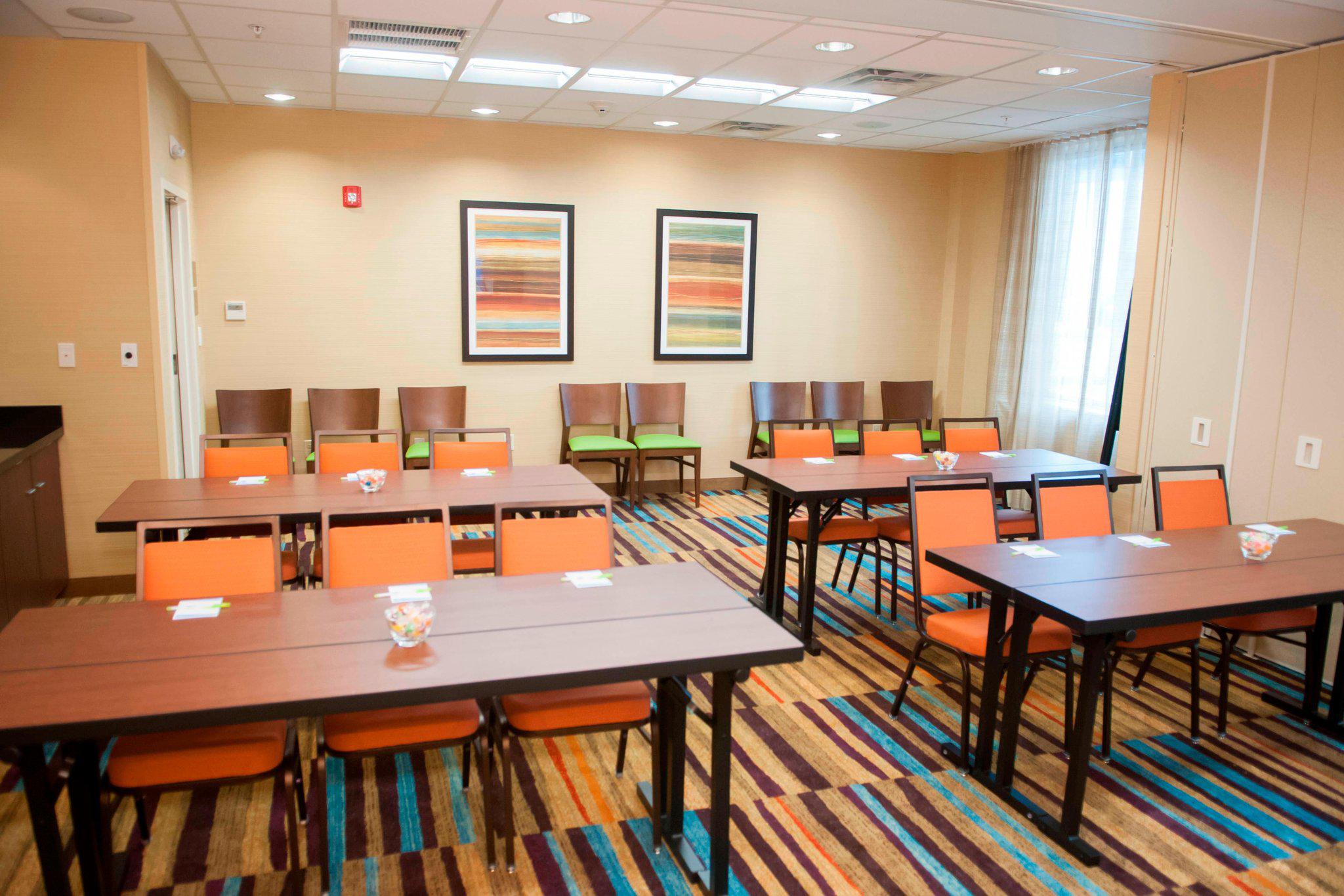 Fairfield Inn & Suites by Marriott Springfield Northampton/Amherst Photo