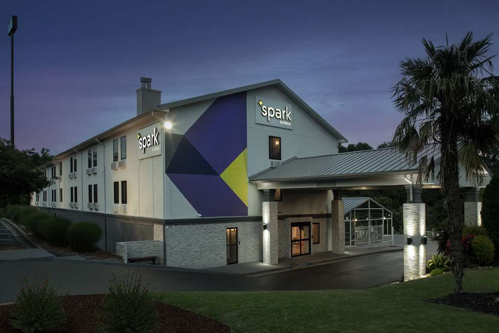 Spark by Hilton Atlanta Cumberland Ballpark Image