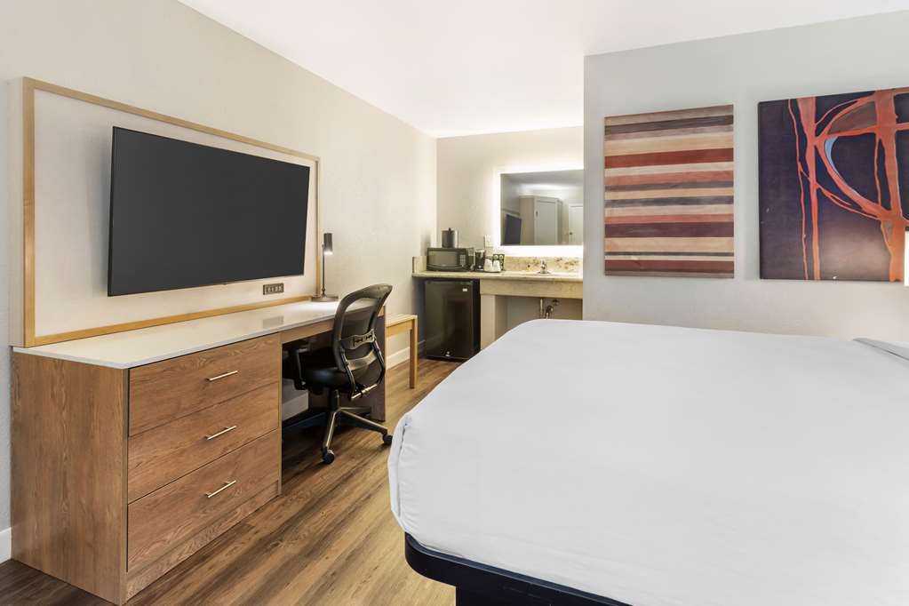 Best Western Plus Rancho Cordova Inn Image