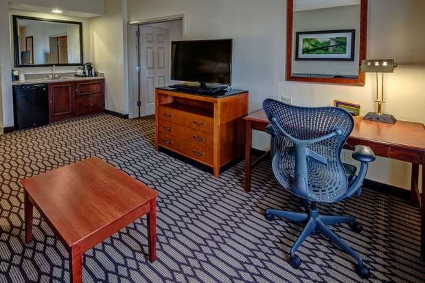 Images Hilton Garden Inn Birmingham/Lakeshore Drive