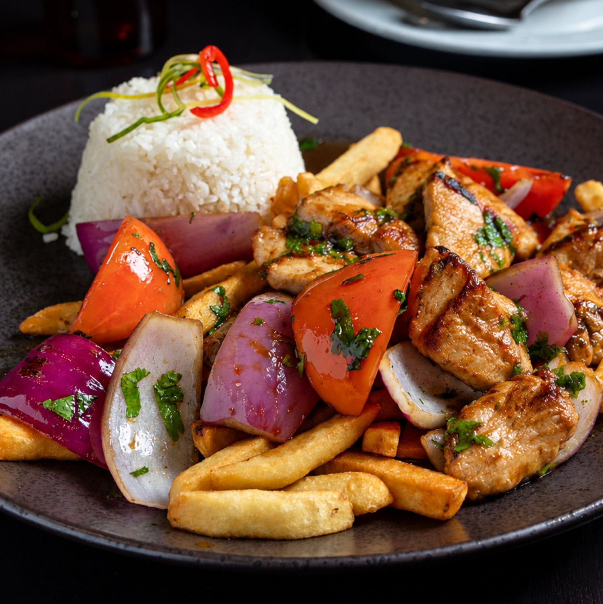 Pollo saltado