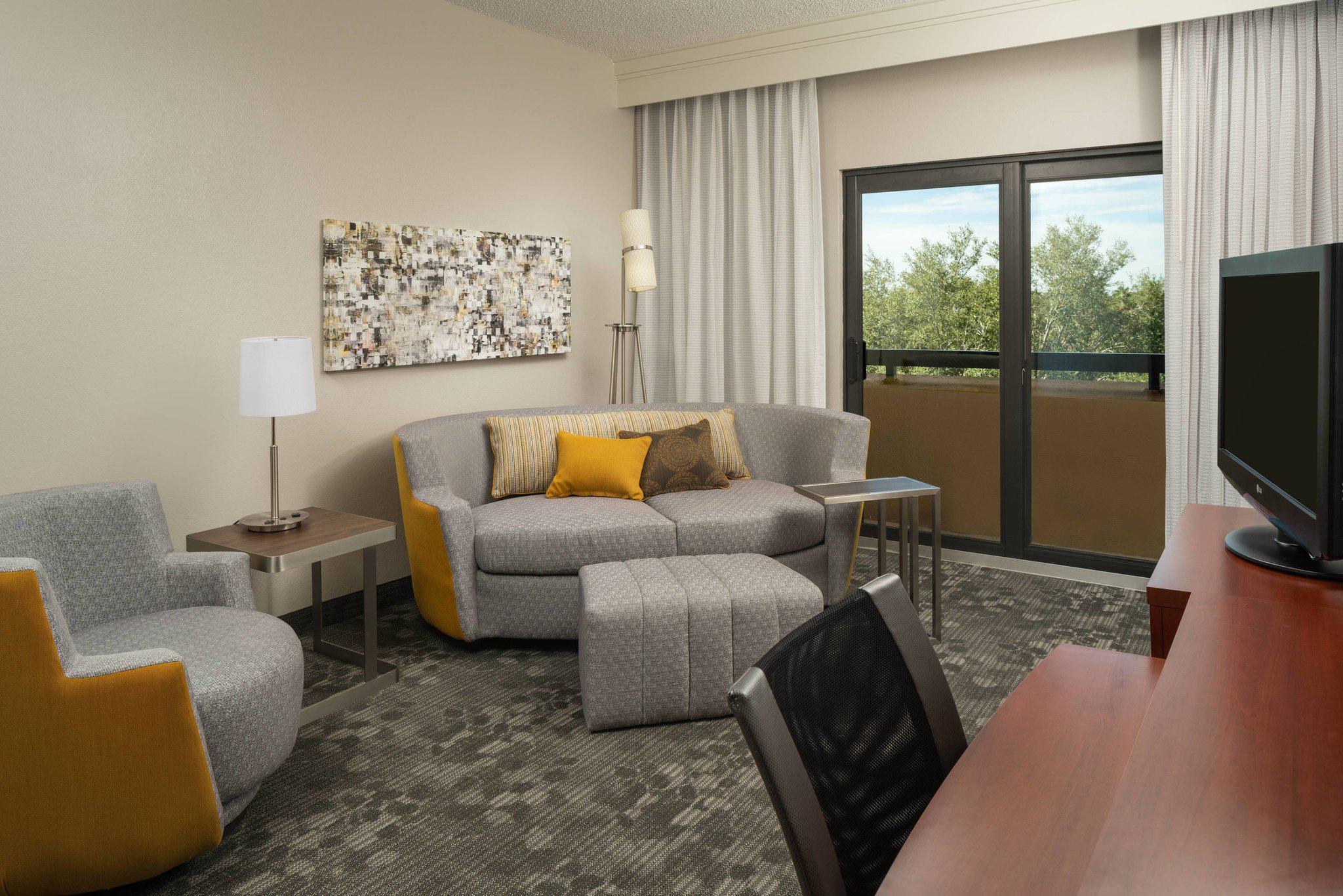 Courtyard by Marriott Miami Lakes Photo