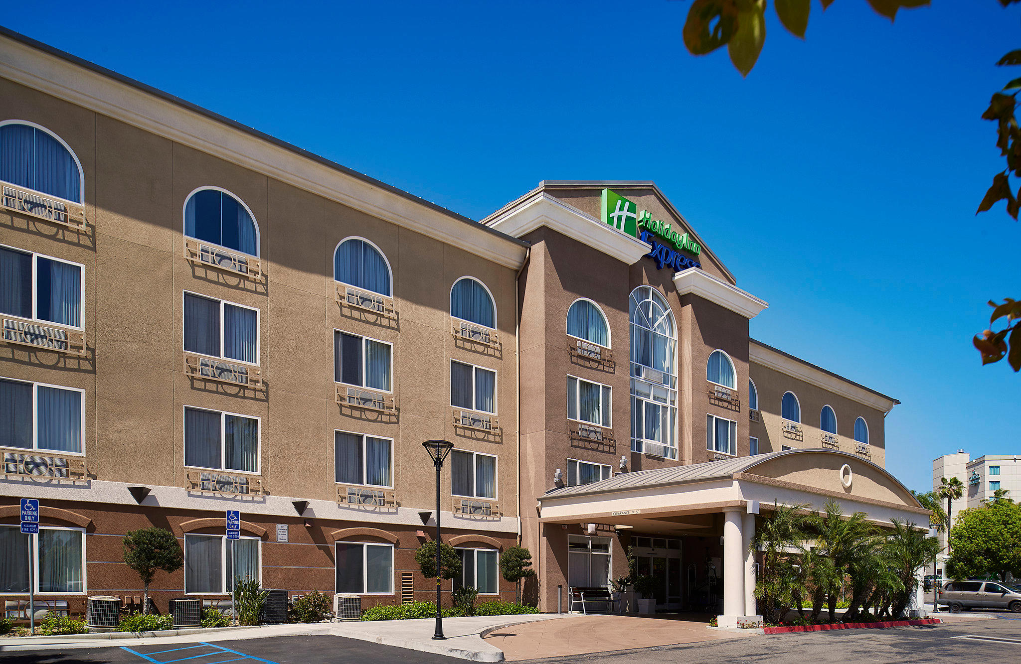 Holiday Inn Express & Suites San Diego-Sorrento Valley Photo