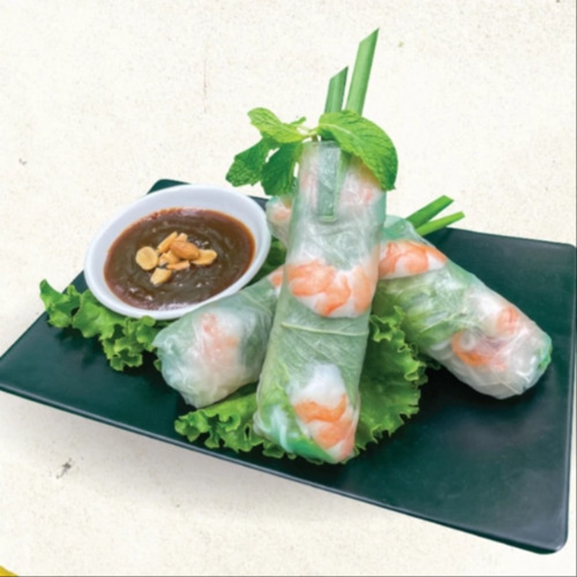 GC1 SUMMER ROLL: SHRIMPS & STEAMED PORK (3 rolls) / Gỏi Cuốn Tôm Thịt (3 cuốn)