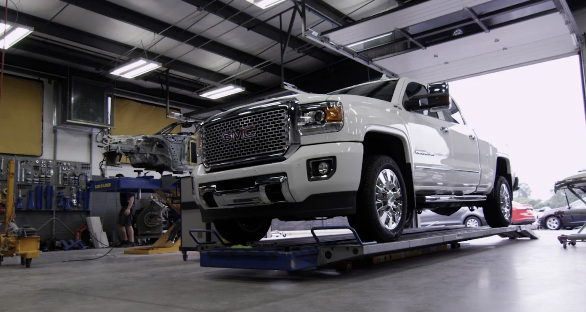 K & M Collision Image