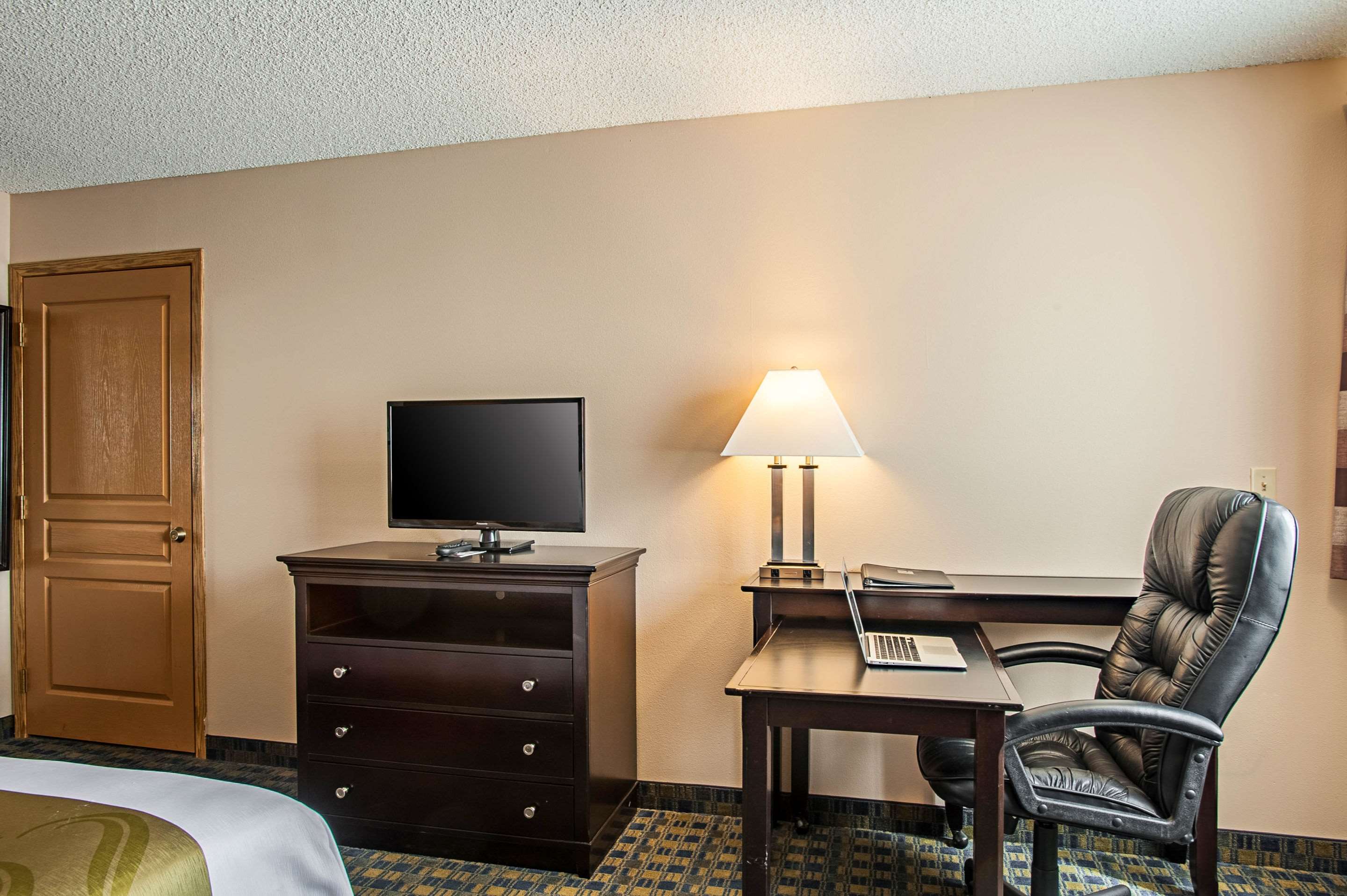 Comfort Inn & Suites Pacific - Auburn Photo