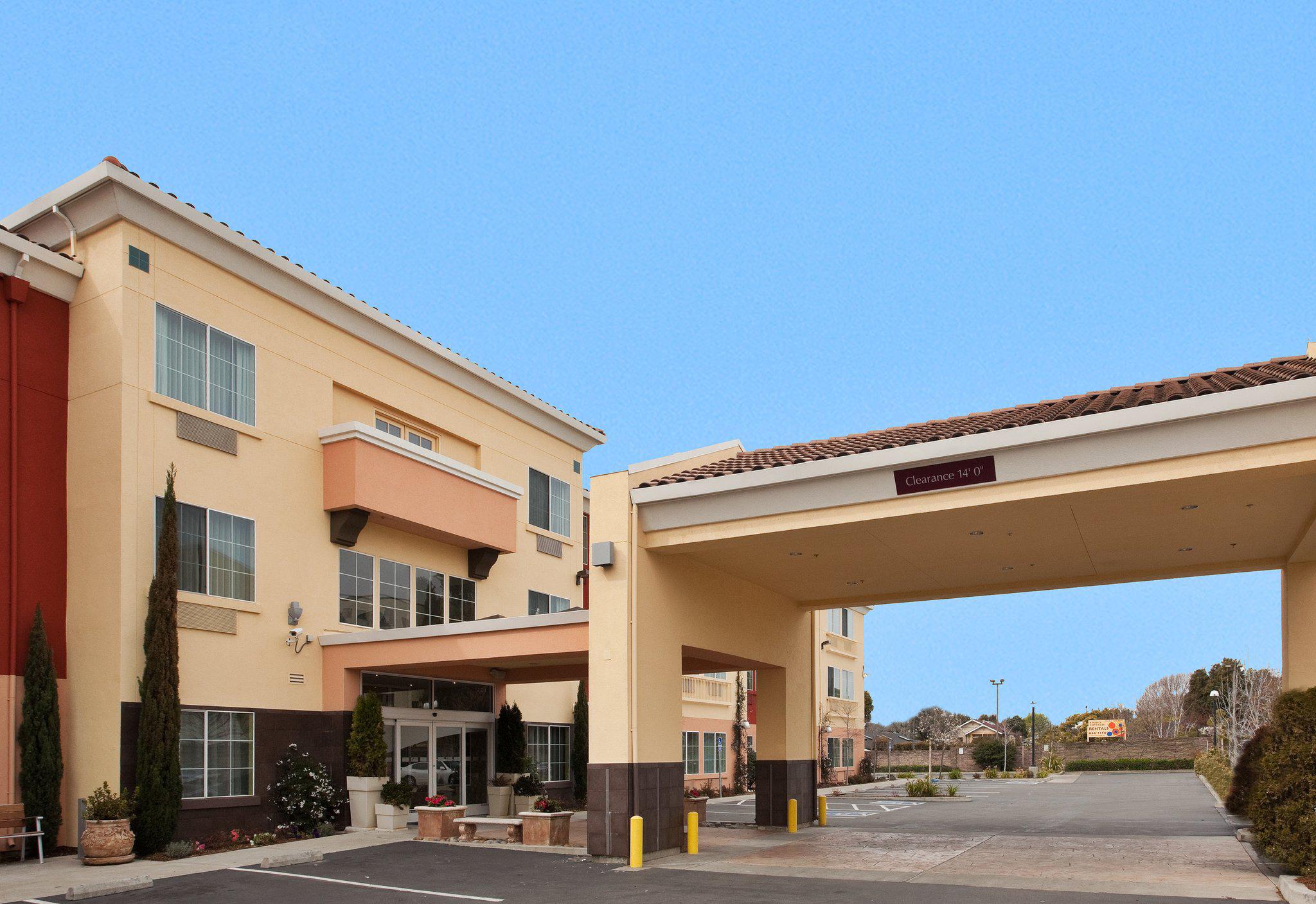 Holiday Inn Express & Suites Berkeley Photo