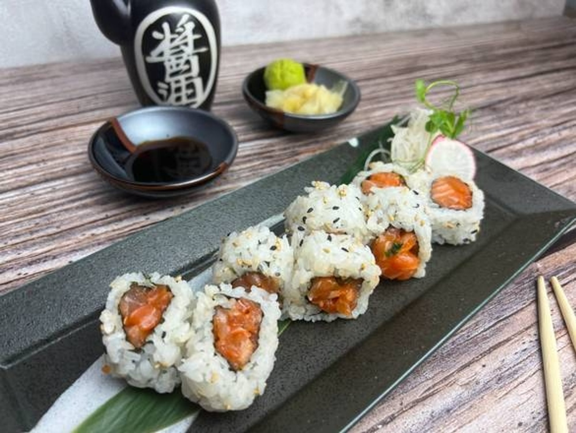 Spicy Salmon (Hand Roll)