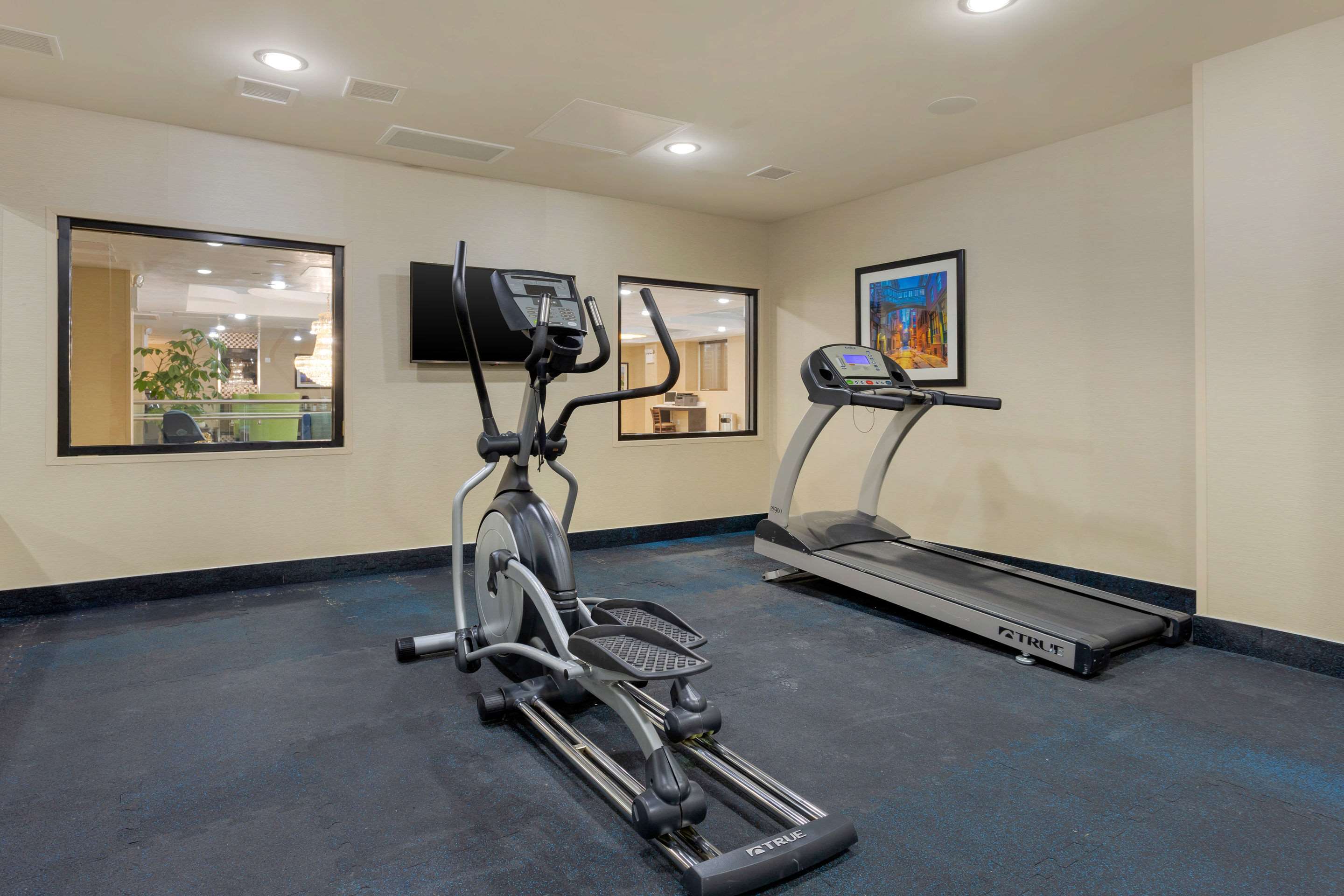 Comfort Inn & Suites Near Jfk Air Train Photo