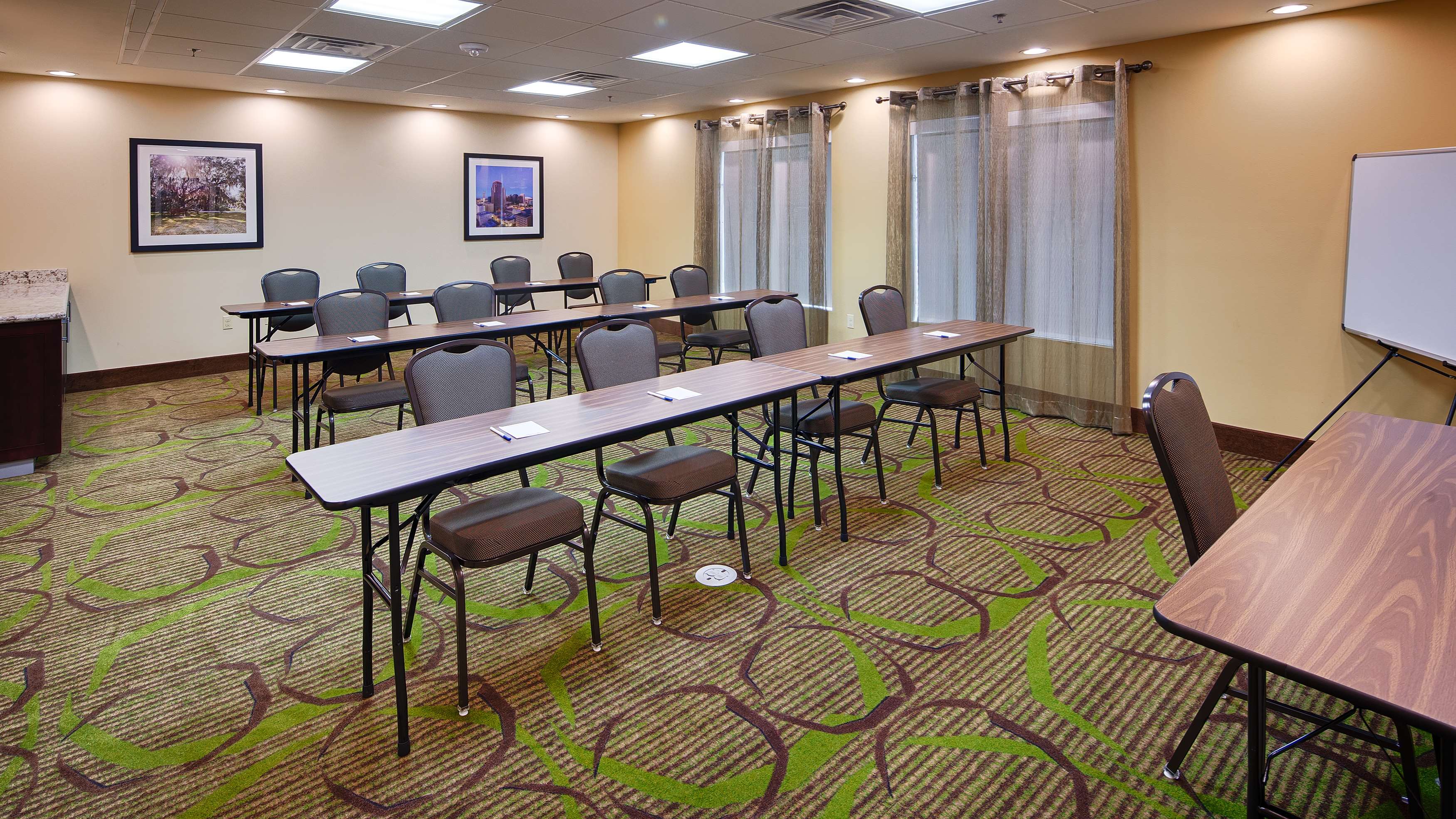 Best Western Plus New Orleans Airport Hotel Photo