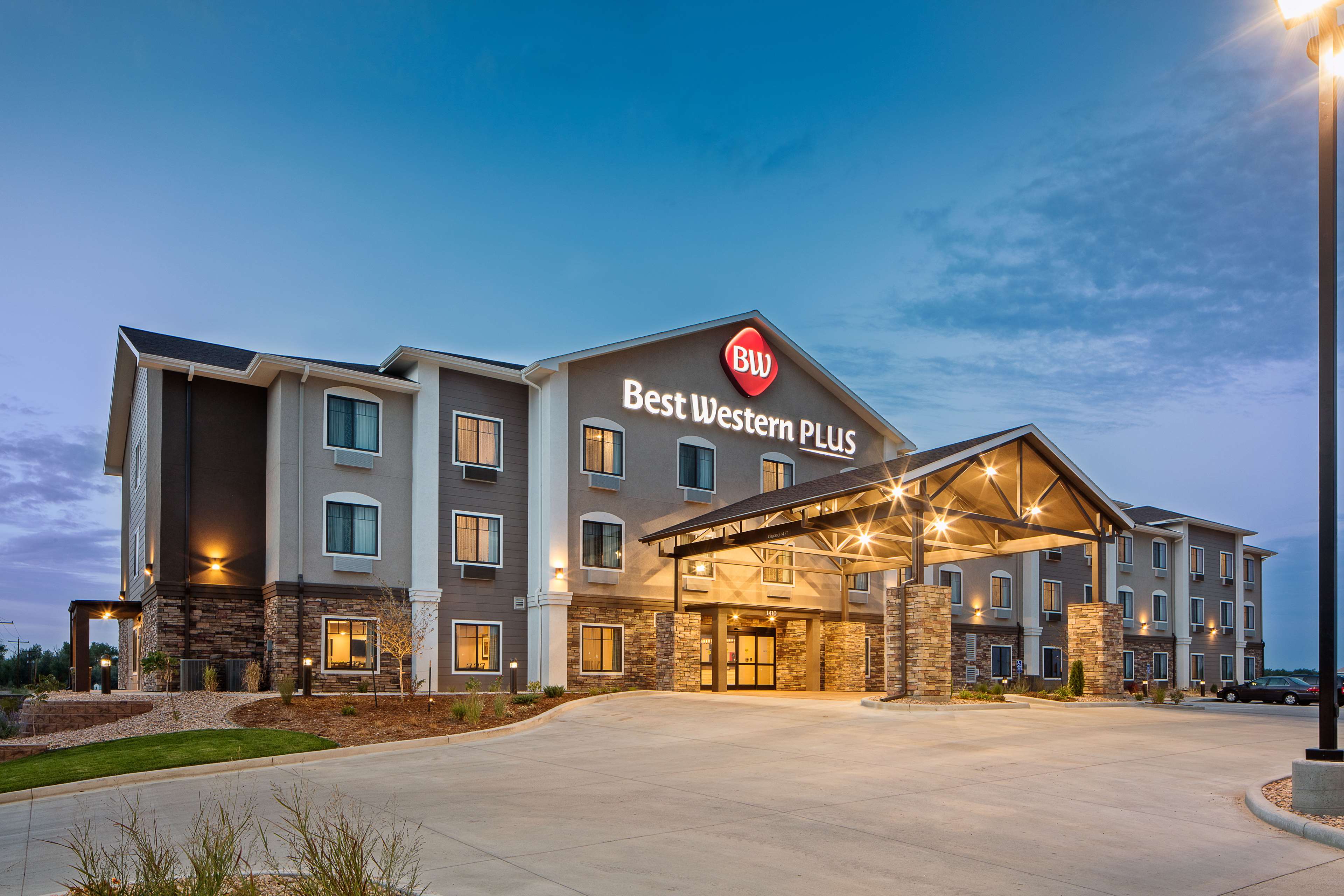 Best Western Plus Overland Inn Photo