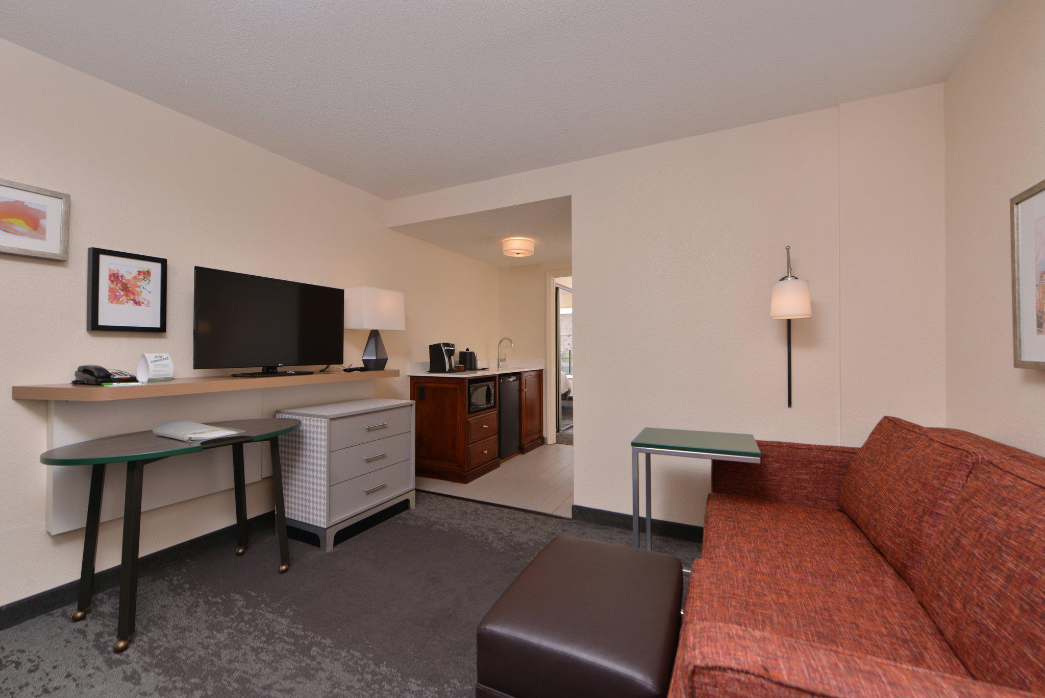 Holiday Inn & Suites Raleigh-Cary (I-40 @Walnut St) Photo