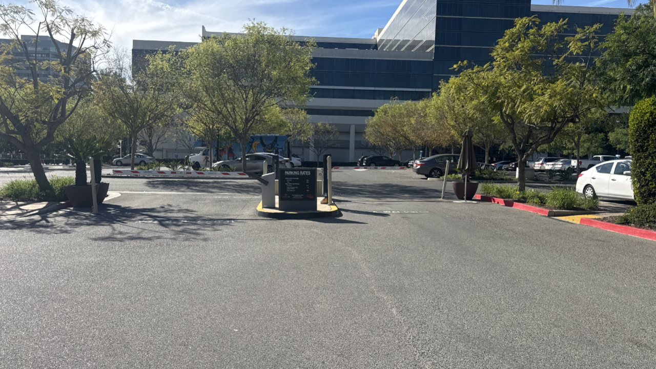 Sheraton Anaheim - LAZ Parking