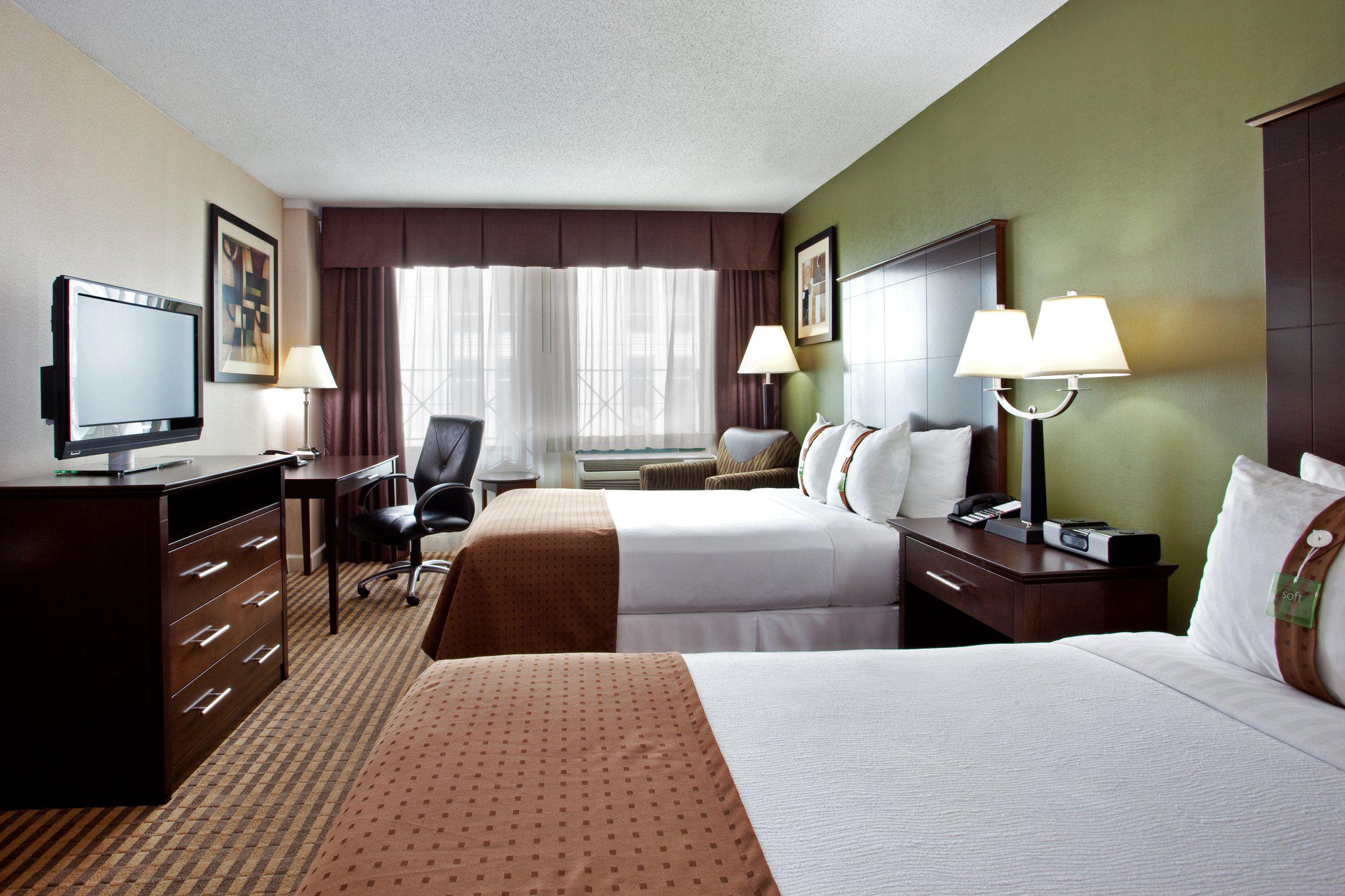 Holiday Inn Charlotte-Center City Photo