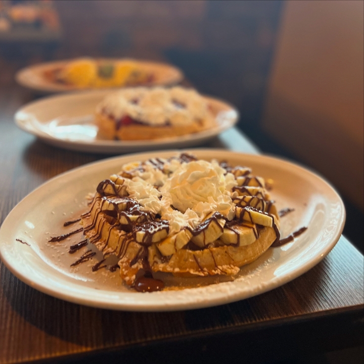 Nutella banana waffle & cream