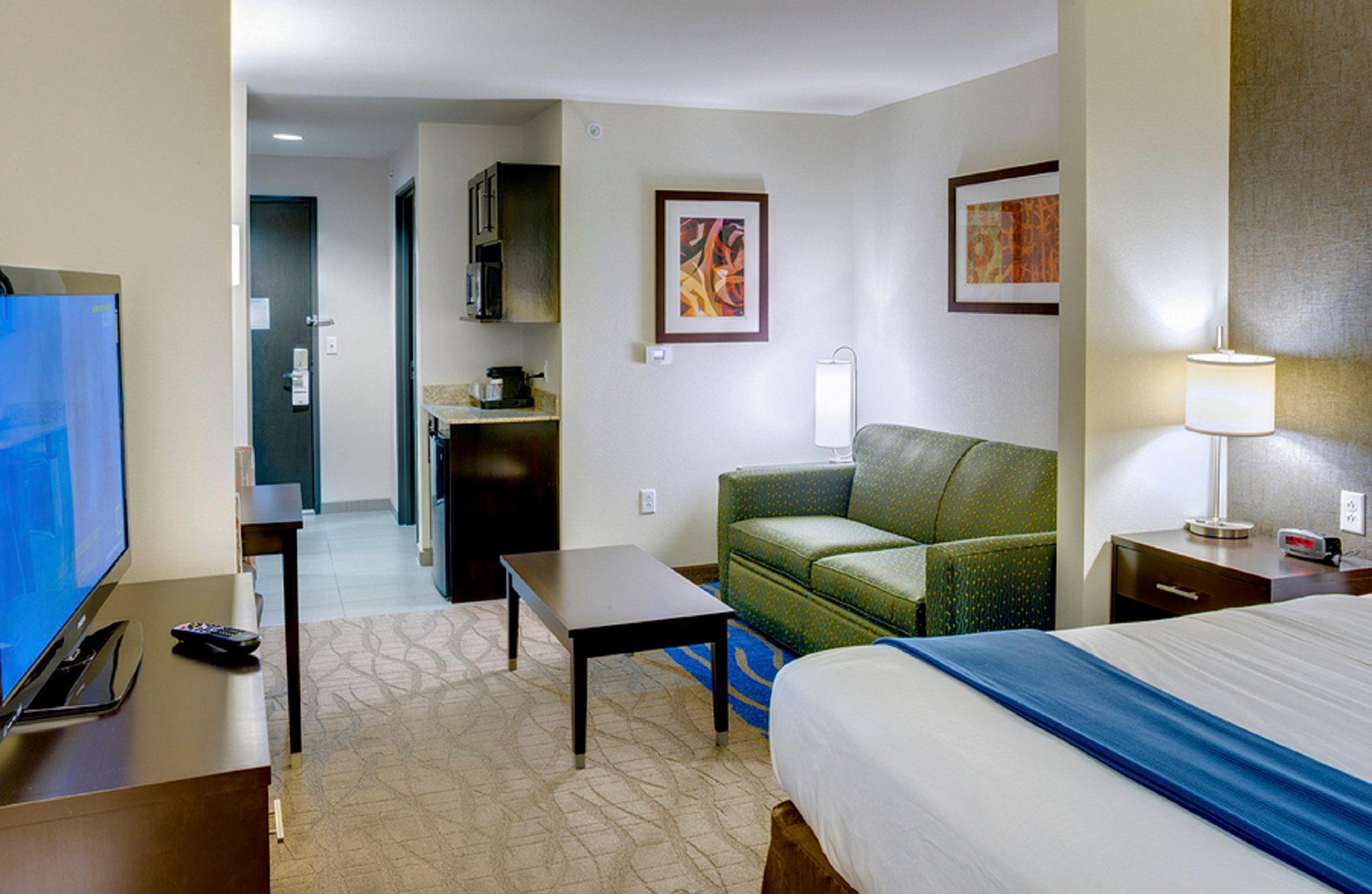 Holiday Inn Express & Suites Kansas City Ku Medical Center Photo