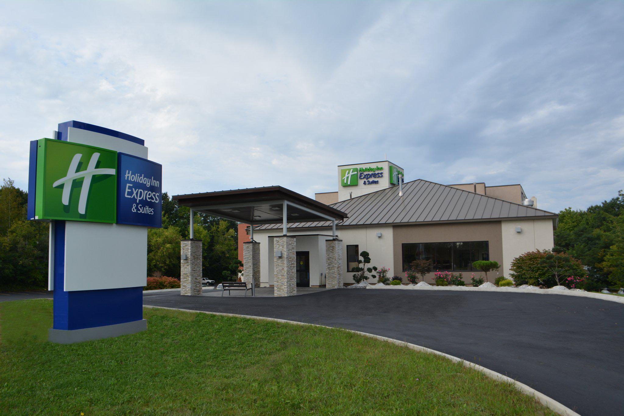 Holiday Inn Express & Suites Waterville - North Photo