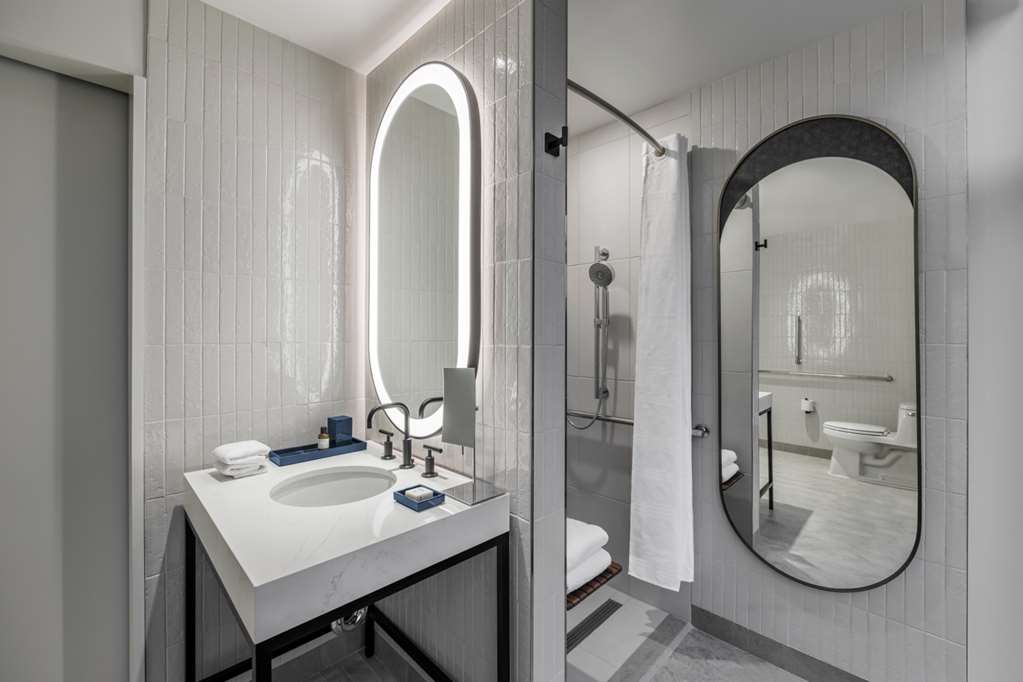 The Morrow Washington DC, Curio Collection by Hilton Image