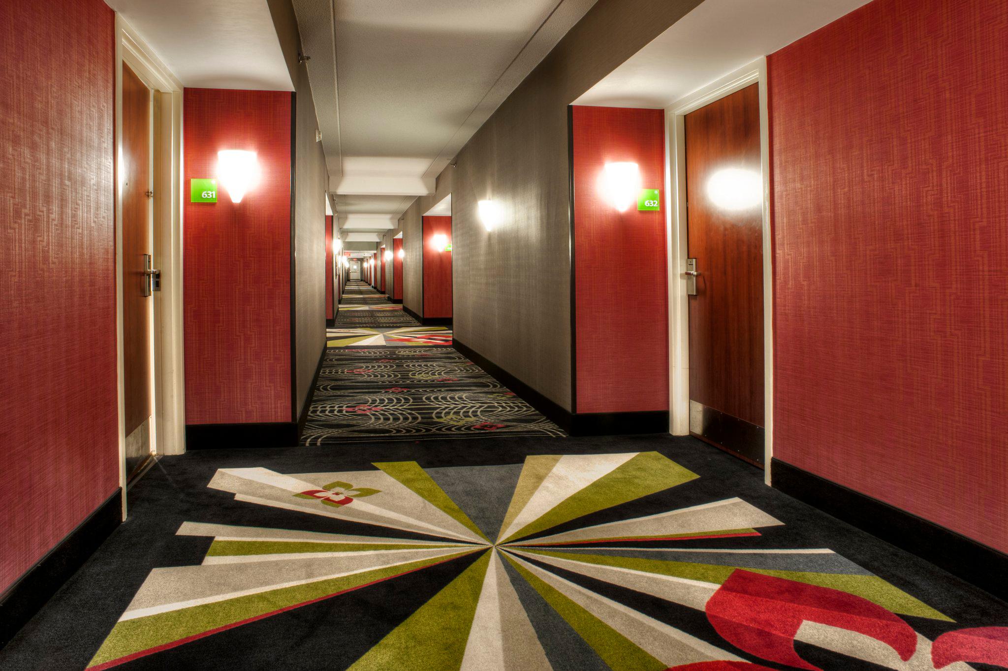 Holiday Inn Bensalem-Philadelphia Area Photo