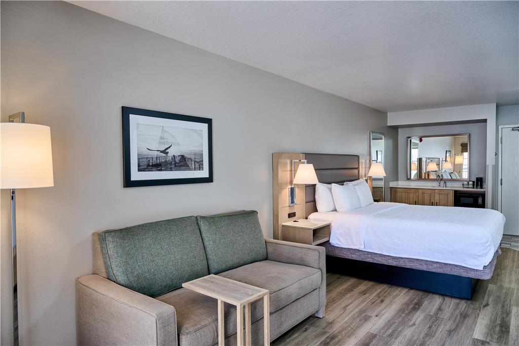 Hampton Inn and Suites Hermosa Beach Image