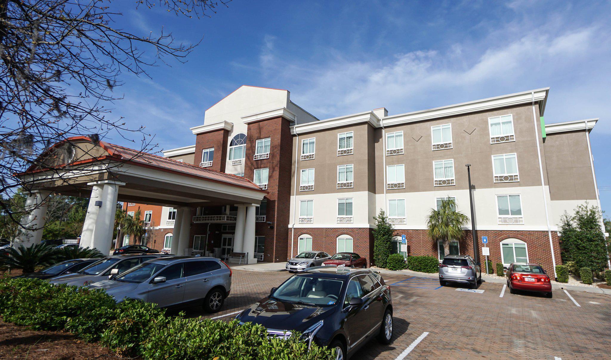 Holiday Inn Express & Suites Savannah - Midtown Photo