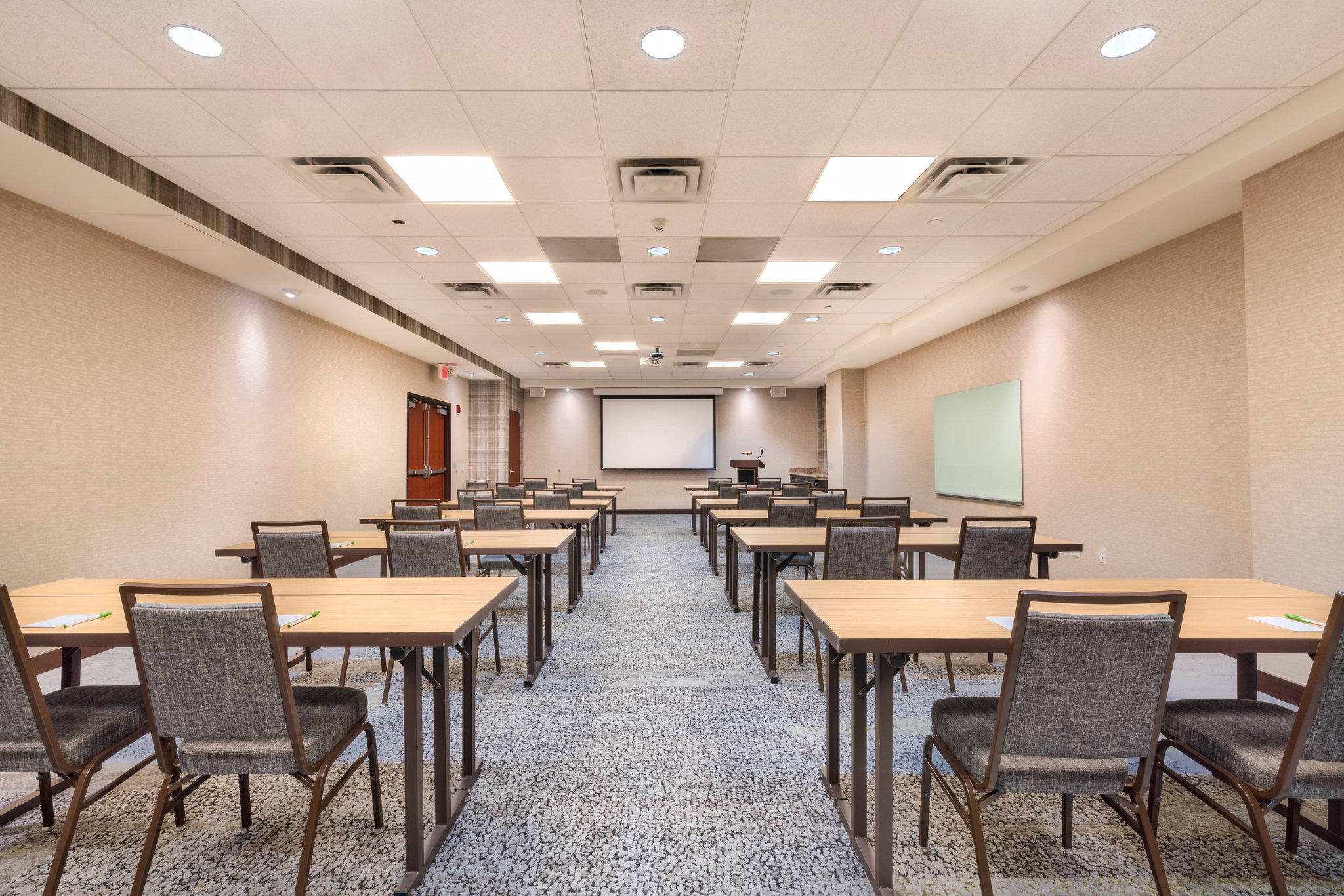 Courtyard by Marriott Silver Spring Downtown Photo