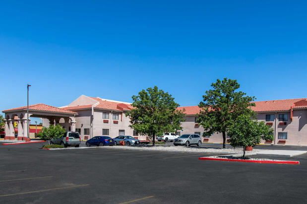 Images Quality Inn & Suites