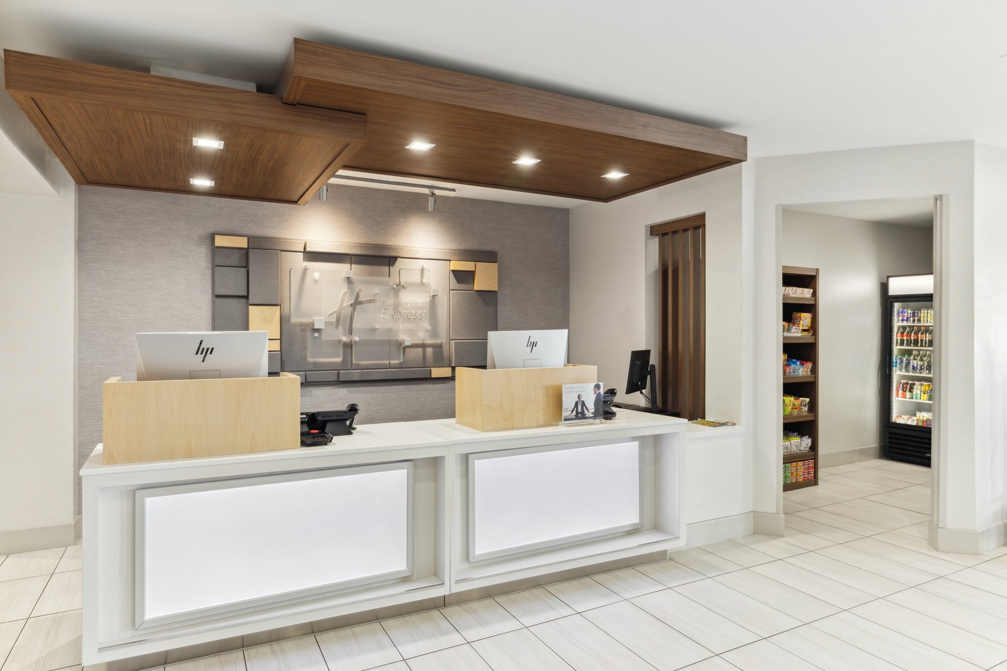 Holiday Inn Express & Suites Mountain View Silicon Valley by IHG Image