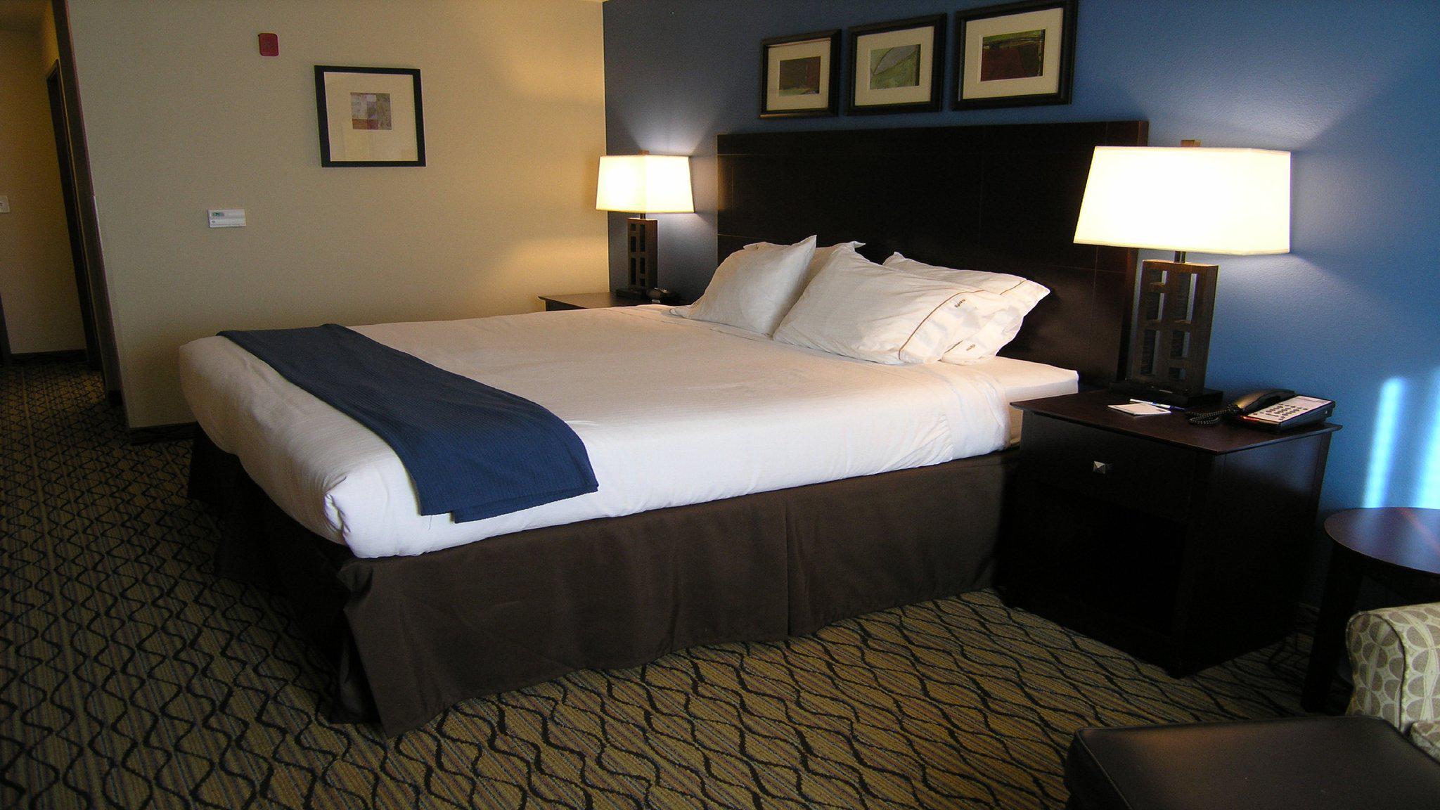 Holiday Inn Express & Suites Belle Vernon Photo