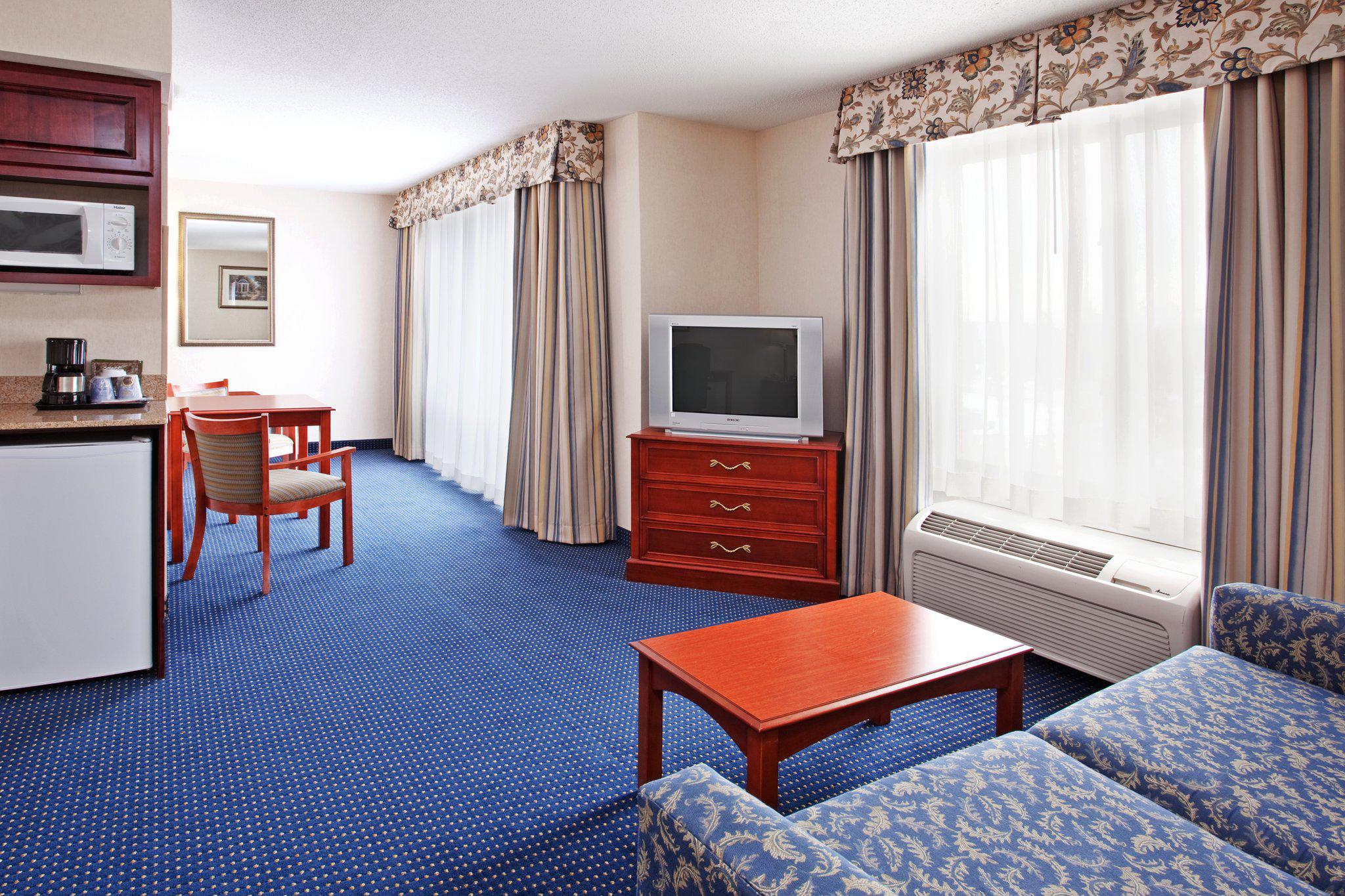 Holiday Inn Express & Suites Cleveland-Richfield Photo