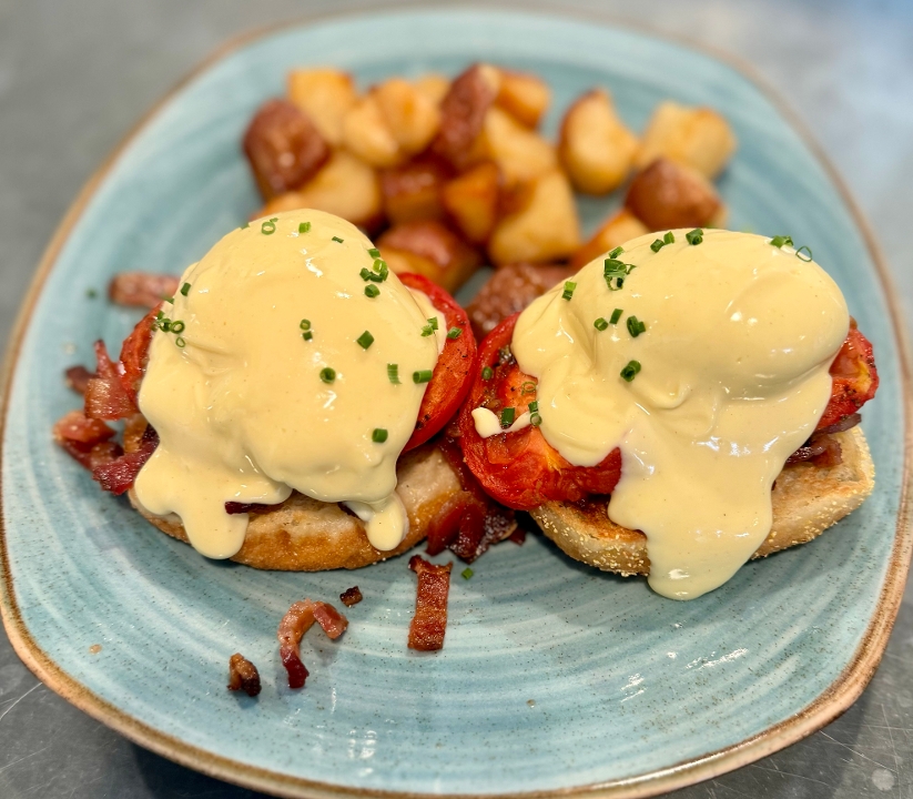 Bacon & Roasted Tomato Benedict